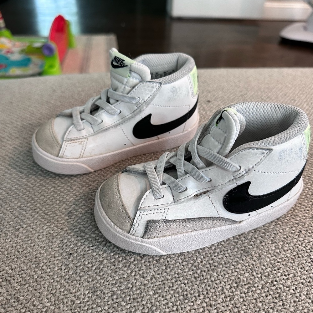 Toddler boys NIKE sneakers 8C
